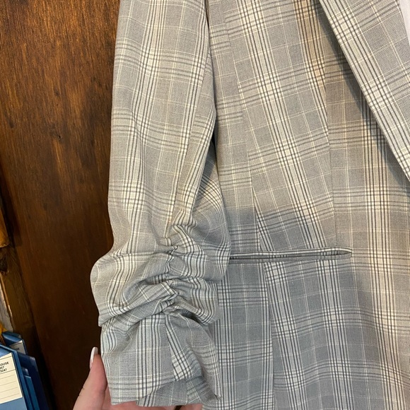 Classy white and gray blazer jacket - Picture 4 of 7